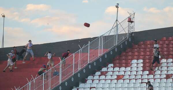 La Nación / Arquidiócesis pide paz en las canchas tras incidentes del superclásico