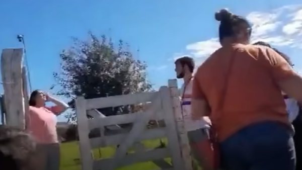 Salvó a su perro, pero dejó a los niños de escuelita de fútbol sin red