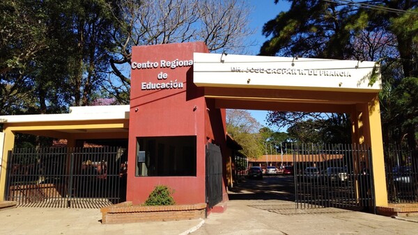 Un papá agredió al profe de su hija porque no la dejó ir al baño, ndaje