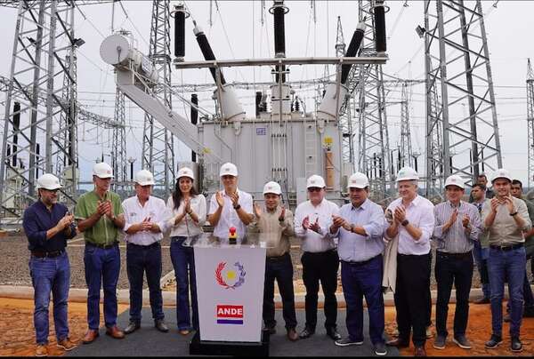Hernán Rivas acompaña a Peña en inauguración de ANDE en Itapúa - Economía - ABC Color