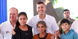 GOBIERNO ENTREGA 67 VIVIENDAS A FAMILIAS DE DOS DISTRITOS DE ITAPÚA