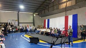 Entrega de títulos y fuerte inversión social de la EBY en Itapúa