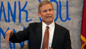 Tennessee declara junio como el Mes de la Familia y enciende el debate social