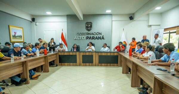 La Nación / Taxistas piden a Cancillería intervenir para que Aduana de Foz ya no incaute sus vehículos