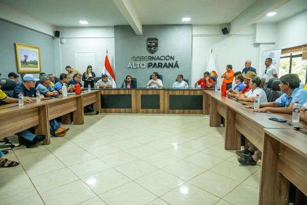 Taxistas reclaman controles en frontera y advierten con cierre del Puente de la Amistad - ADN Digital