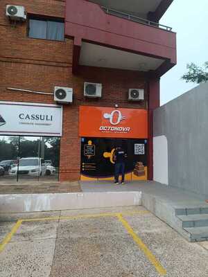 Asaltan local comercial en el Paraná Country Club y roban celulares de alta gama - ADN Digital