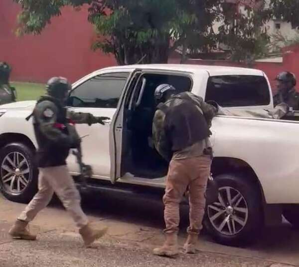 Video: grupo comando toma por asalto un local de encomiendas en Hernandarias - ABC en el Este - ABC Color