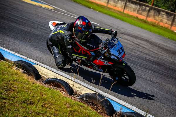 Moto MiniGP (Brasil): Memorable triunfo de Oliver Cuevas en São Paulo - Deportes - ABC Color