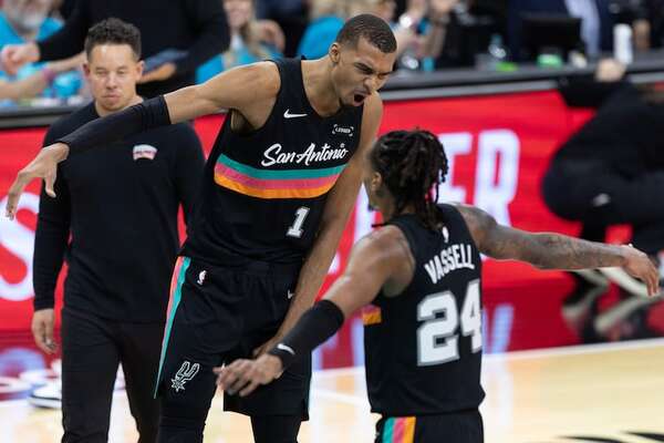 Los Spurs derrotan a los Blazers en el debut soñado de Wembanyama en Playoff - Polideportivo - ABC Color