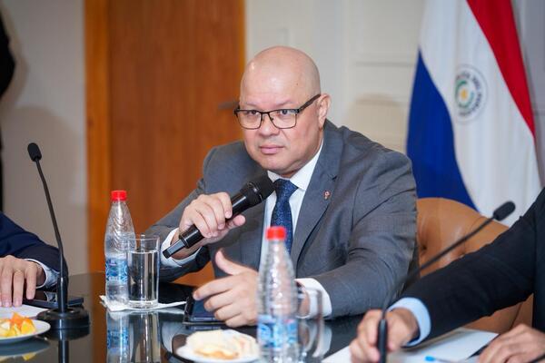 Ministro habló de plan de pagos a constructoras y farmacéuticas ante el Senado - 5Días