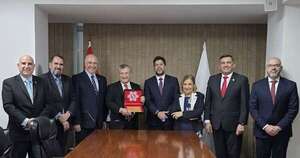 La Nación / Entregan reconocimiento al ministro Eugenio Jiménez por su labor en el Consejo de la Magistratura