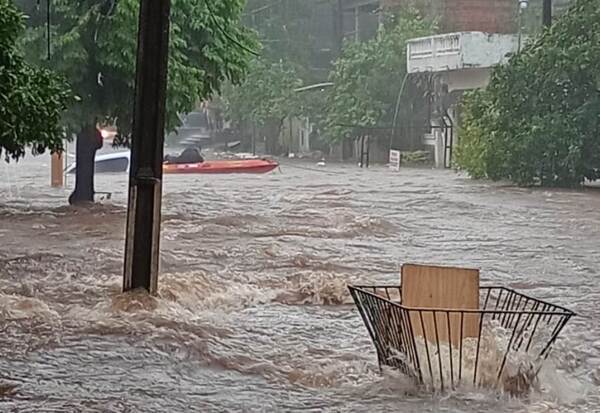 Municipio autoriza obra y vecinos alertan más raudales •