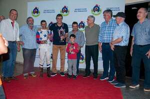 Turf: Premios especiales quedaron en las patas de Invencible y Mr. Danger - Polideportivo - ABC Color