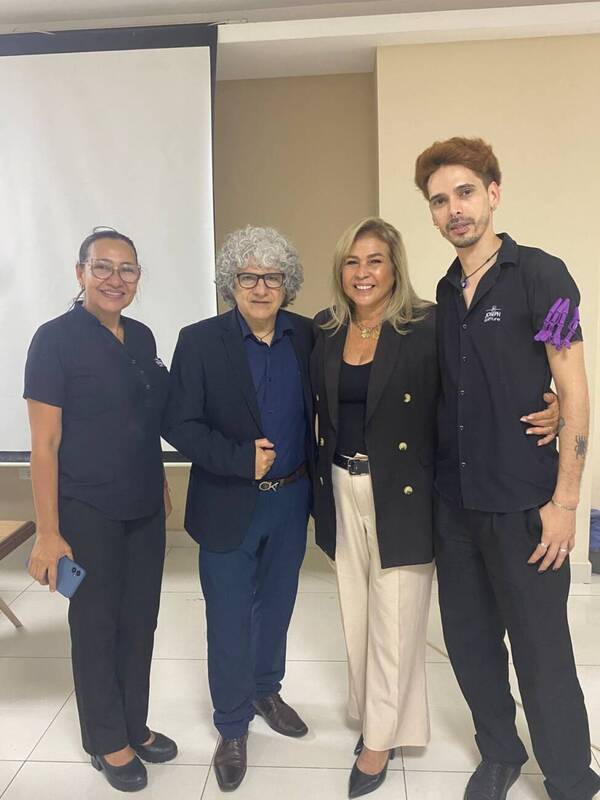 ¡Su hijo es estilista! Blanca está aguara