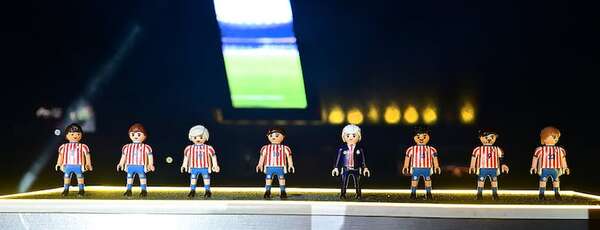 Shell lanza figuras Playmobil de ídolos de la Albirroja - Empresariales - ABC Color