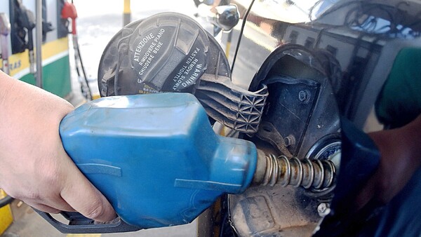 Petróleo sube 7% y reabre incertidumbre sobre combustibles