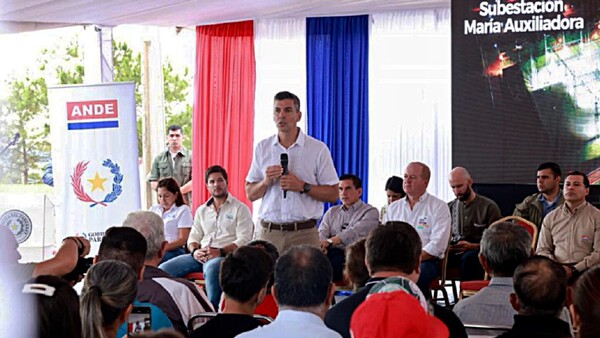 Peña hace campaña por precandidato en un acto de Gobierno