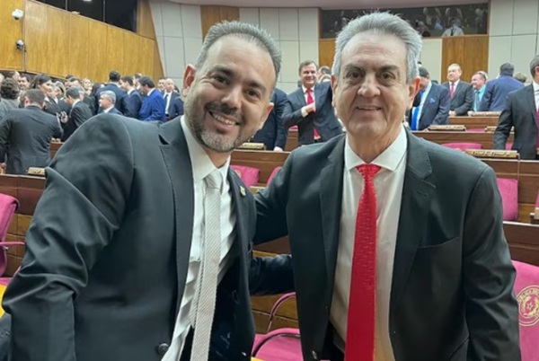 Yamil Esgaib y su hijo obtienen título en tiempo récord