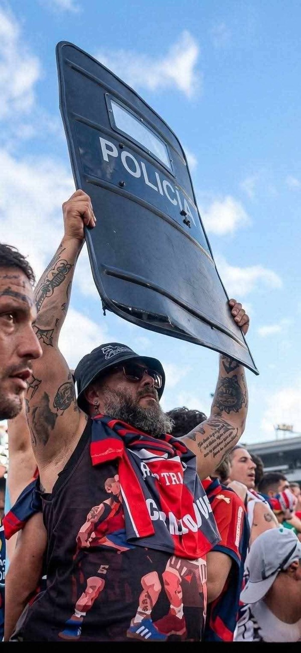 Oficial de Policía cuestiona a Fiscalía y al Poder Judicial tras disturbios en el superclásico en el Defensores del Chaco