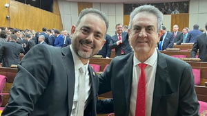 Yamil Esgaib y su hijo obtienen título en tiempo récord - Noticiero Paraguay