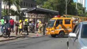 Chocó, se dio a la fuga y causó otro accidente que dejó ocho heridos