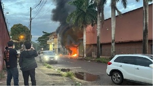 Bomberos controlaron incendio en depósito del Abasto