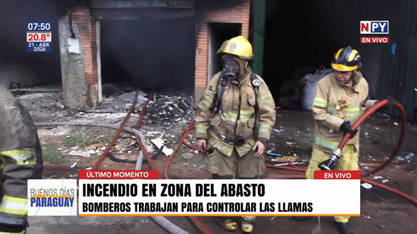 Bomberos controlan incendio en depósito en zona del Abasto