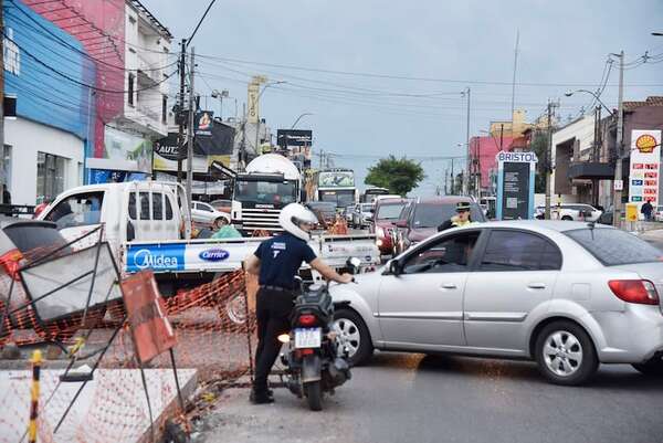 Caos en Asunción: Obras de Bello sobre Eusebio Ayala atrapan a conductores - Nacionales - ABC Color