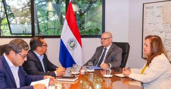 La Nación / MEF y Desarrollo Social ajustan financiamiento de programas clave