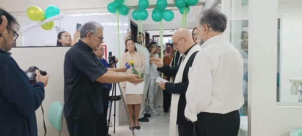 Odontología celebra 25 años con modernización de clínica y nuevos equipos