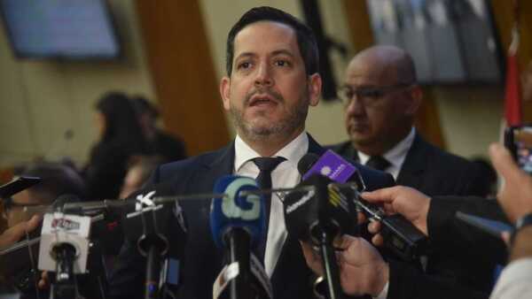 Diputados oficialistas eligen a Latorre para que sea dupla de Alliana