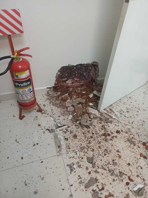 Intentan robar agencias de telefonía en Santa Rita mediante boquetes en la pared - ADN Digital