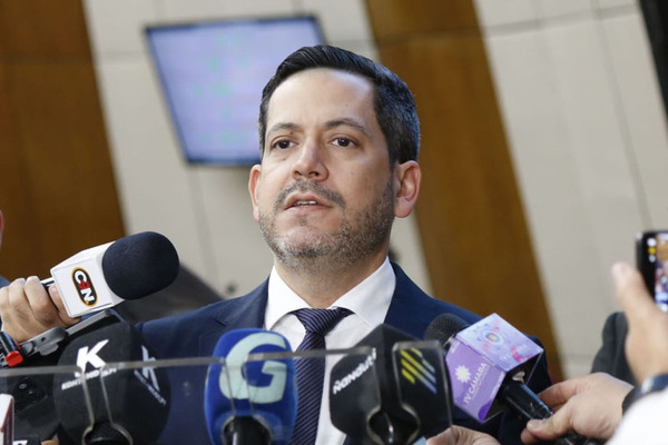 Presidente de Diputados repudia violencia en el clásico y convoca a Riera - trece