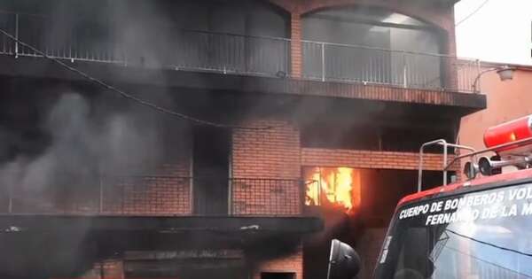 La Nación / Incendio de depósito en la zona del Abasto habría sido provocado por adictos