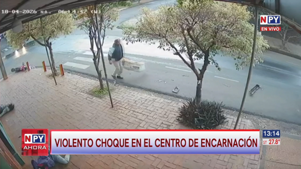 Violento choque en Encarnación deja dos adolescentes gravemente heridos