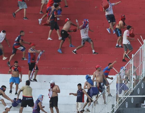 Popular / ¡A la sombra tras el sarambí! Envían a prisión a 6 hinchas por disturbios en el superclásico