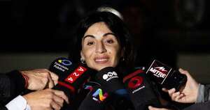 La Nación / Hija de Maradona denuncia en juicio manipulación “horrible” del equipo médico de su padre