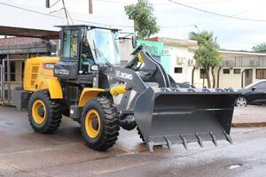 Yacyretá entrega maquinaria a municipios de Itapúa para gestión de residuos