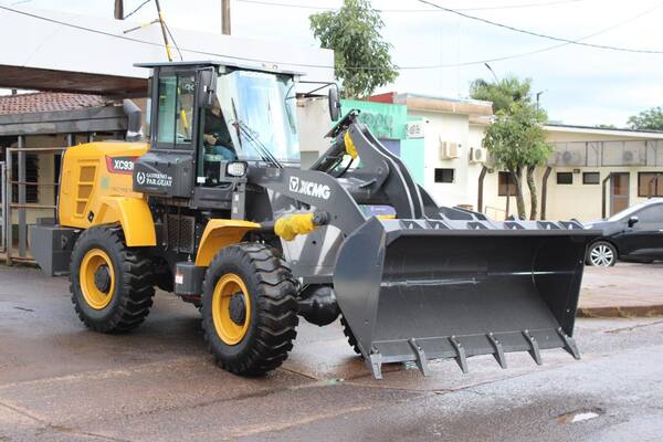 Yacyretá entrega maquinaria a municipios de Itapúa para gestión de residuos