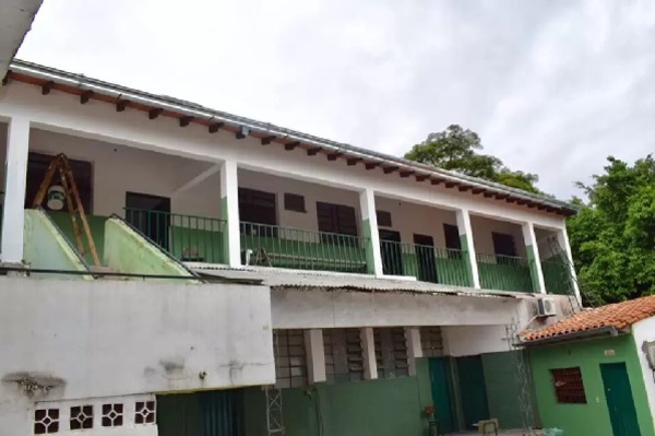 Falla eléctrica obliga a evacuar escuela en Villa Elisa