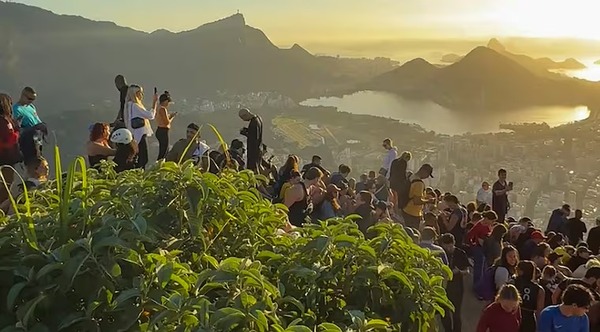 Unos 200 turistas atrapados en mirador de Río por operación antinarco - ADN Digital