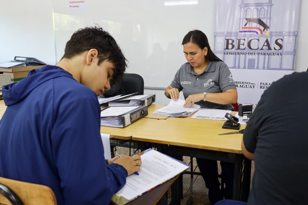 Becarios del Gobierno firman acuerdo de compromiso en todo el país - ADN Digital