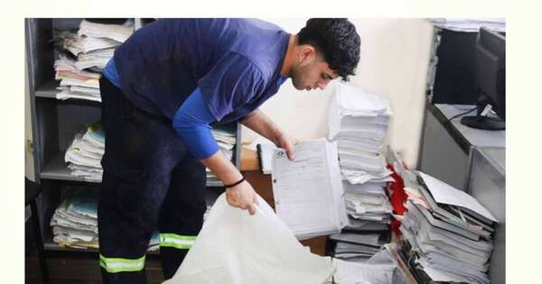 La Nación / Depuración de documentos en desuso en juzgados permitió recolectar 1.071 kilos de papel