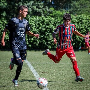 Sub 16: Duelos intensos y festival de goles en la fecha 8