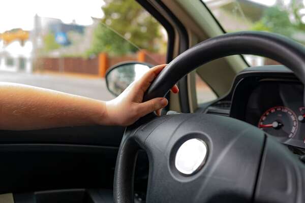 ¡Atención, sesenta y cincoañero al volante!: Diputados sanciona ley y pasa al Ejecutivo - Política - ABC Color