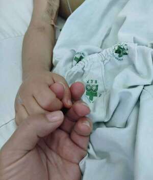 Niño de 4 años necesita ayuda para continuar tratamiento para recuperar sus vías respiratorias - Nacionales - ABC Color