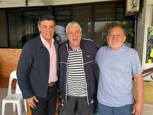 Lugo está estable, sigue de cerca la política nacional y recibe a visitantes   - Política - ABC Color