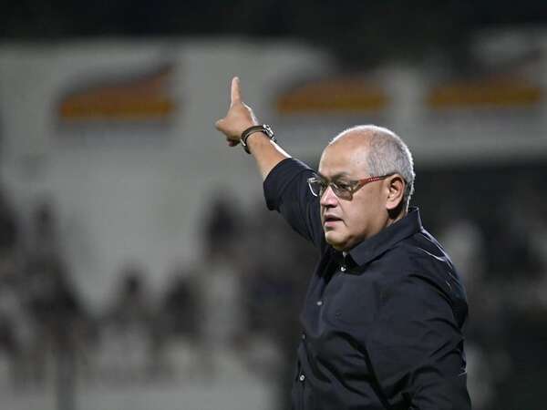 Francisco Arce deja la dirección técnica de Libertad tras la goleada en La Arboleda - Libertad - ABC Color