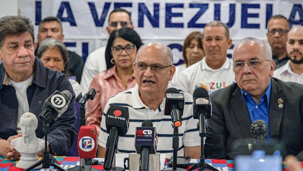 Opositores venezolanos piden un calendario electoral