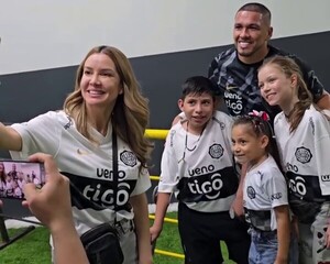 Popular / (VIDEO) ¡Dallys Ferreira pasó un mal momento en el clásico con su hija y un niño especial!